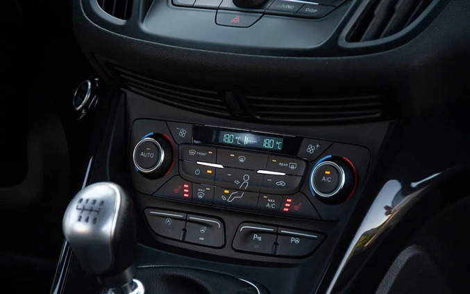 Ford Kuga cena 69990 przebieg: 93000, rok produkcji 2018 z Nowe Warpno małe 631